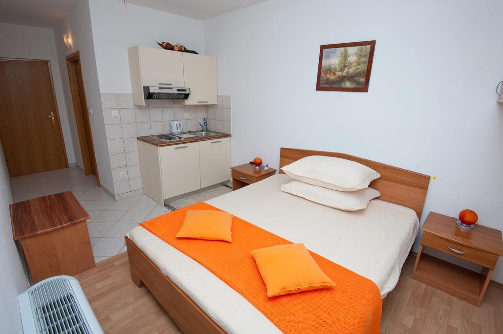 Apartments Lucia โปดสตรานา ภายนอก รูปภาพ