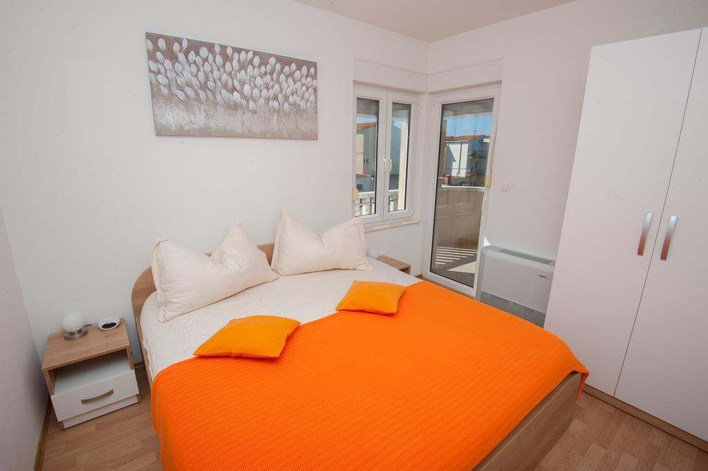 Apartments Lucia โปดสตรานา ภายนอก รูปภาพ