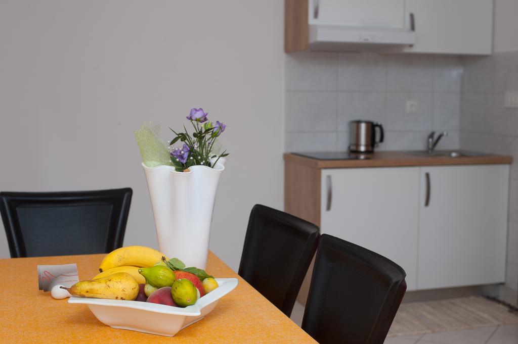 Apartments Lucia โปดสตรานา ภายนอก รูปภาพ