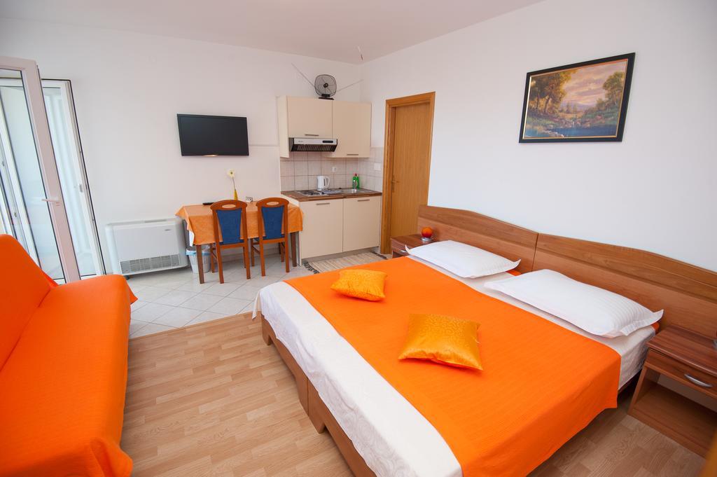 Apartments Lucia โปดสตรานา ภายนอก รูปภาพ