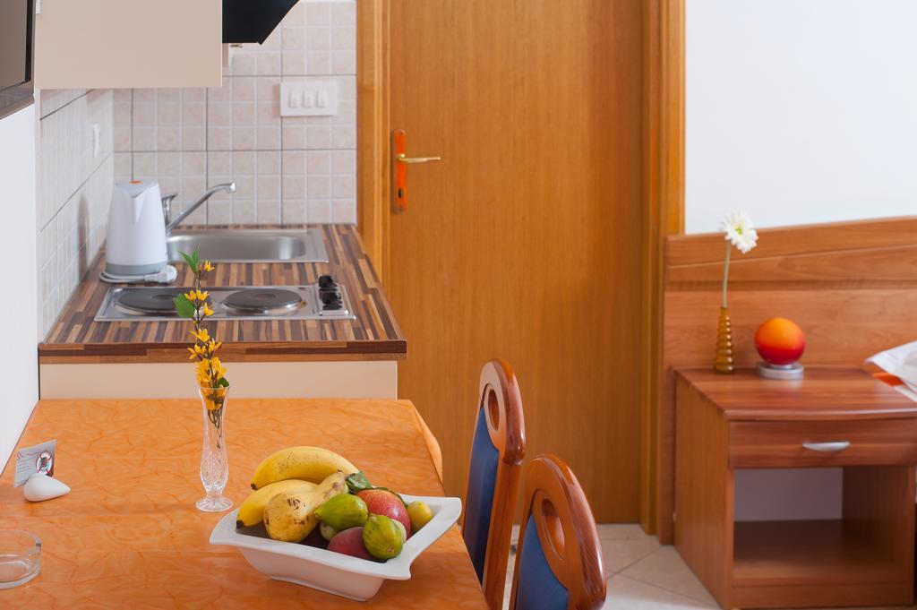 Apartments Lucia โปดสตรานา ภายนอก รูปภาพ