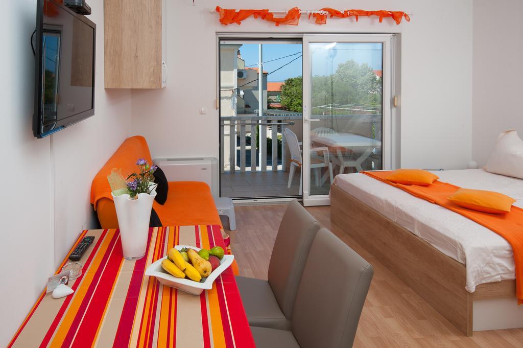 Apartments Lucia โปดสตรานา ภายนอก รูปภาพ