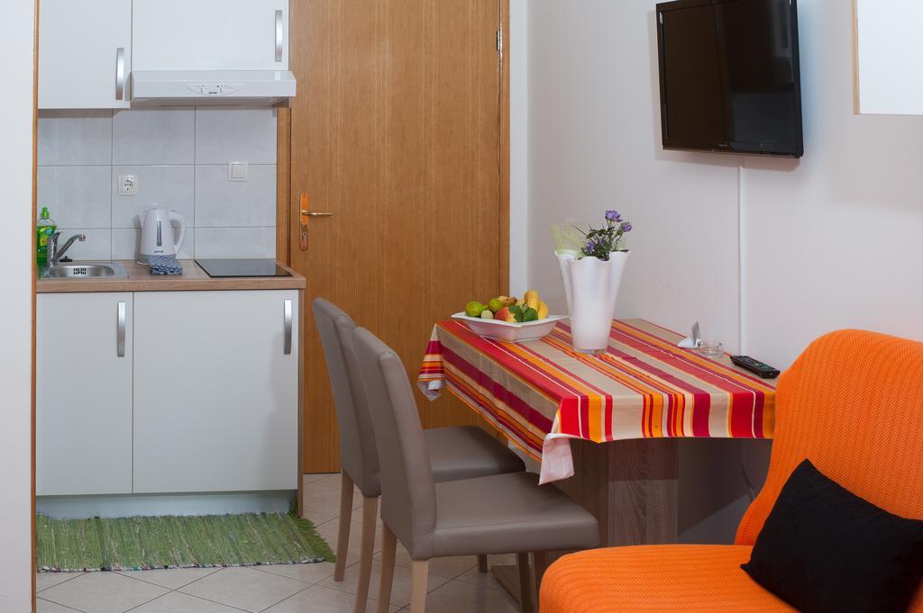 Apartments Lucia โปดสตรานา ภายนอก รูปภาพ